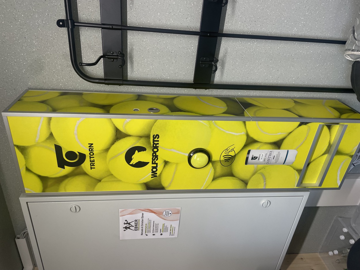 Unser neuer Ballautomat ist da! Weltklasse-Bälle direkt im Clubhaus